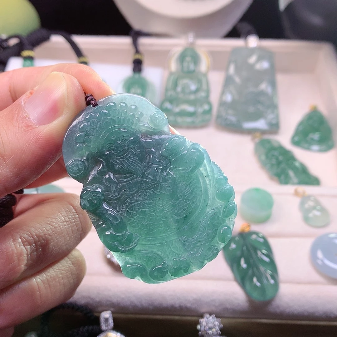 翡翠颈饰未镶嵌翡翠