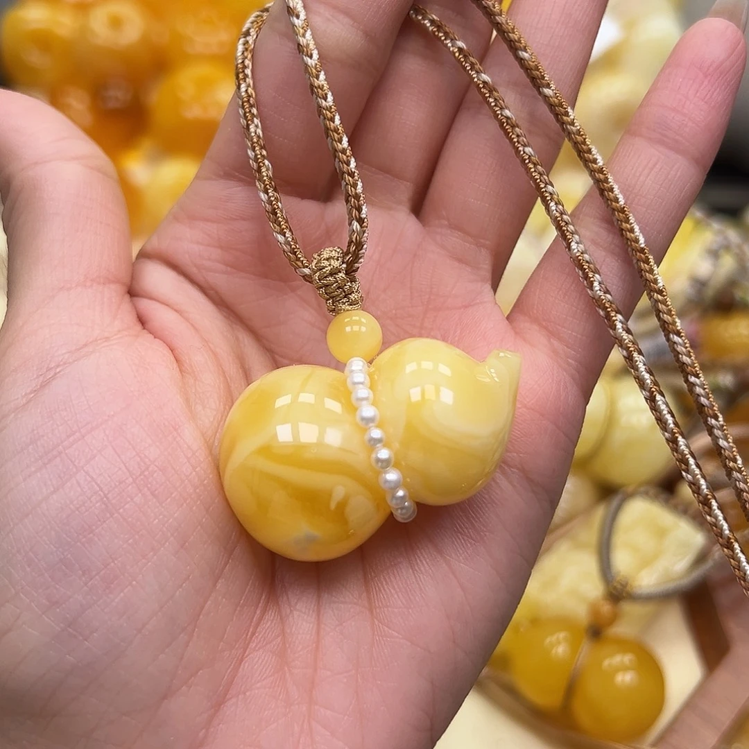 琥珀未镶嵌颈饰蜜蜡