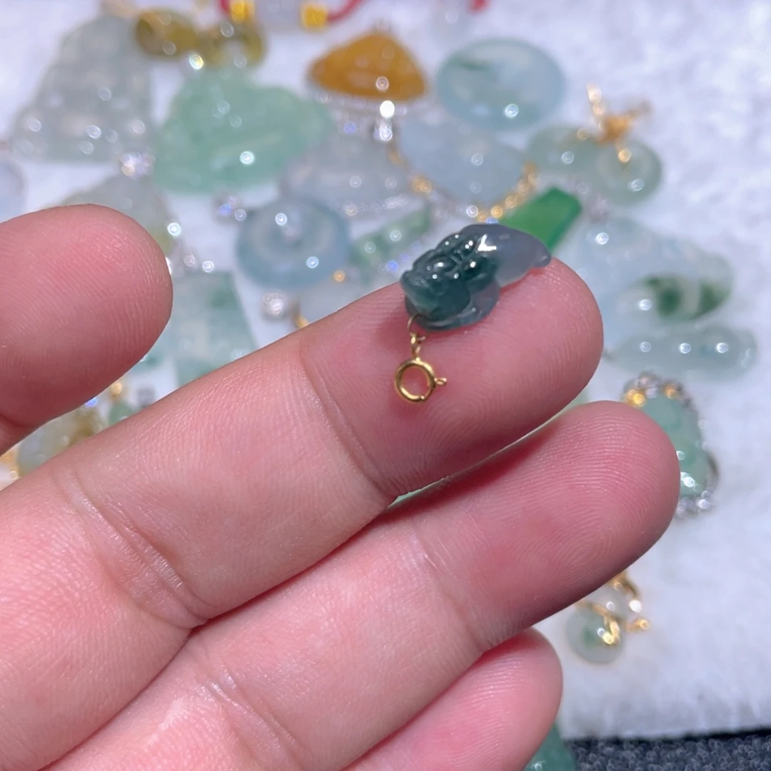 翡翠18K金镶嵌颈饰