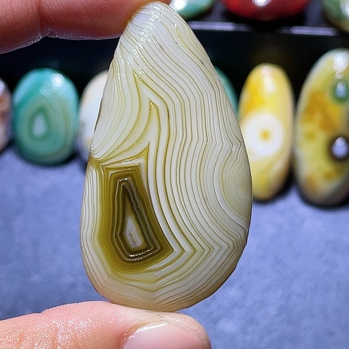 听***儿玛瑙/玉髓未镶嵌珠宝奇石