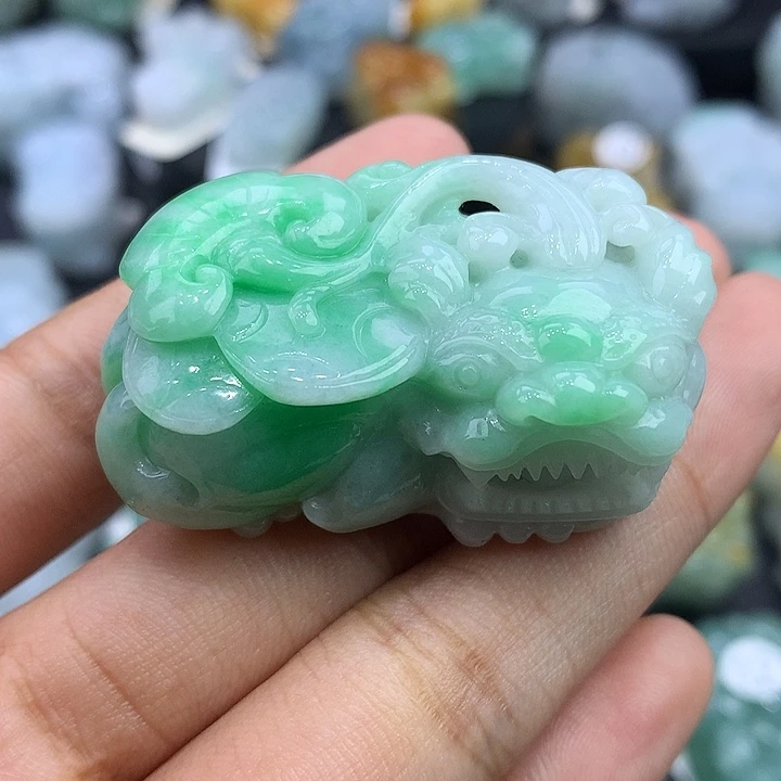 我***2翡翠未镶嵌颈饰天然缅甸翡翠
