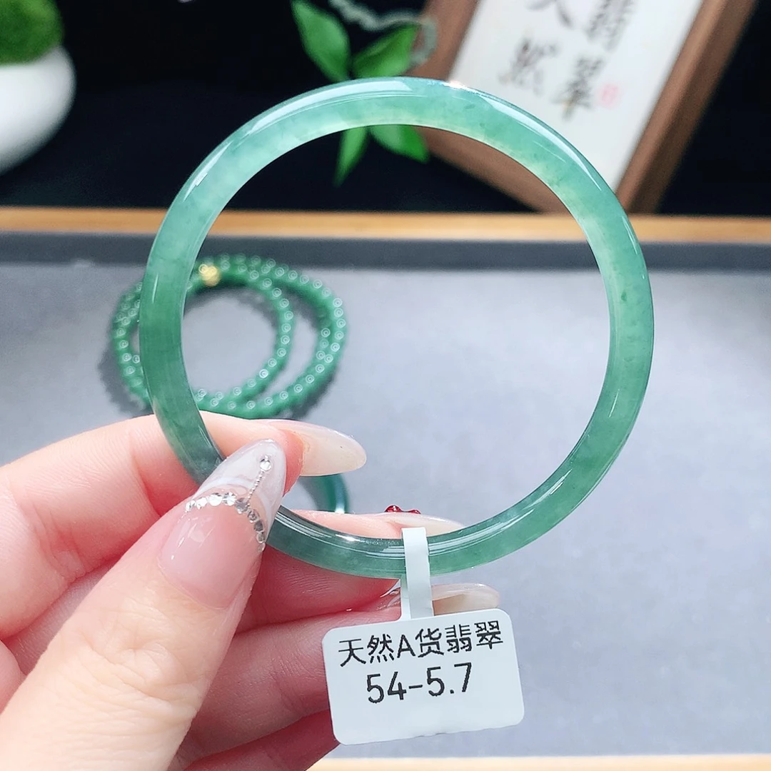 翡翠手镯（圆镯）未镶嵌