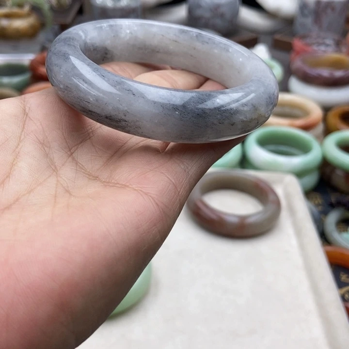 岁***好石英岩玉手镯未镶嵌