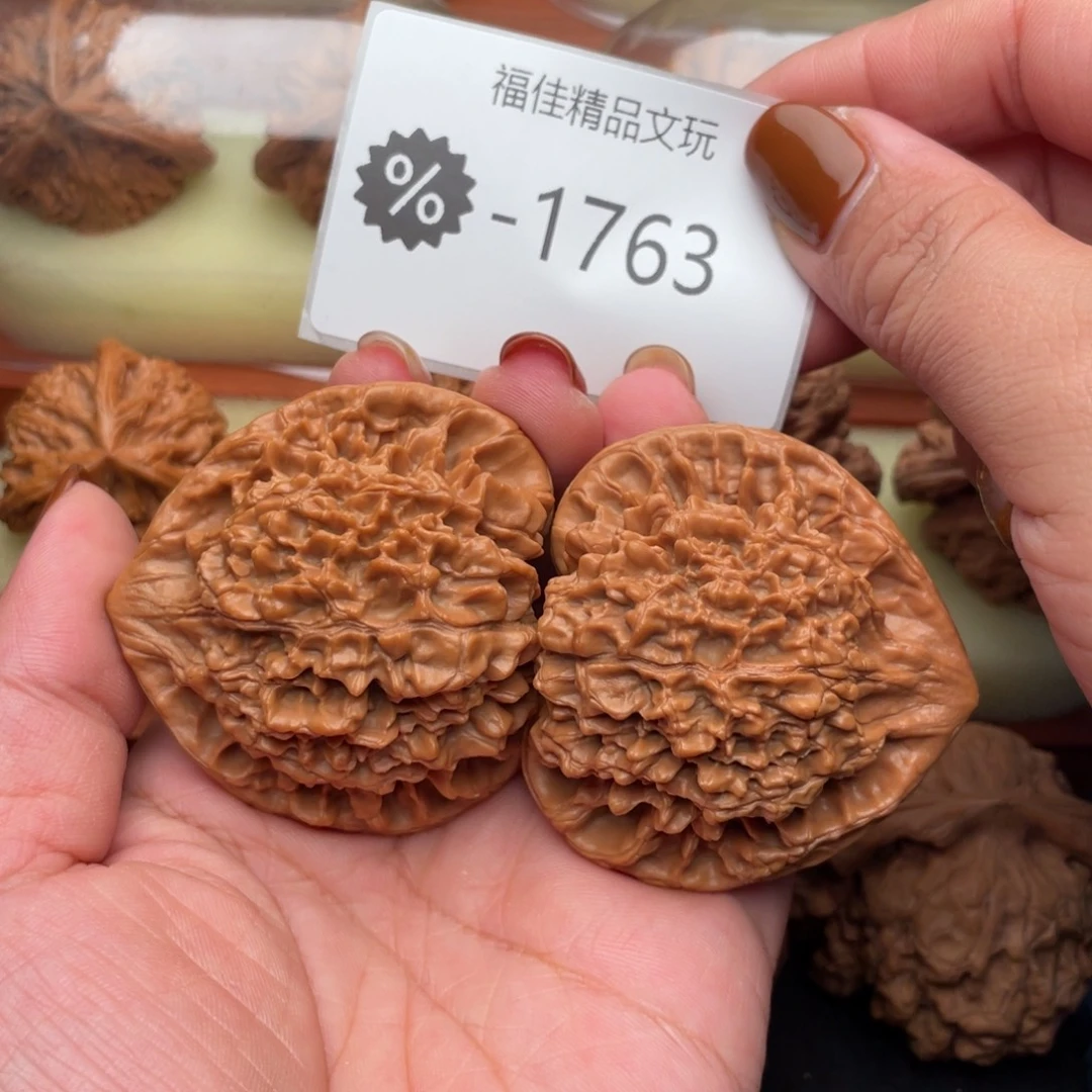 文玩核桃把件52.5毕业老树官帽