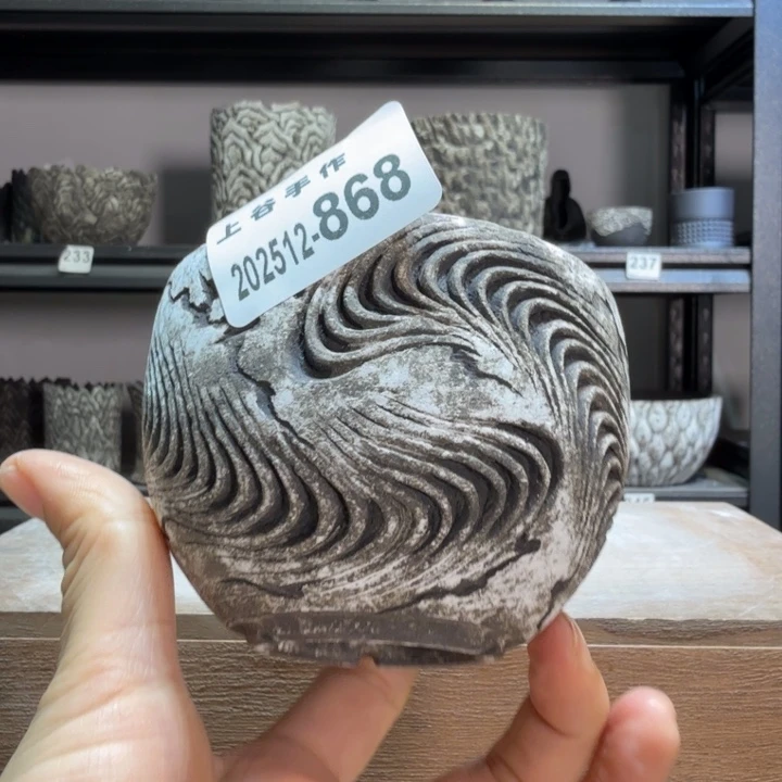 黑陶内口7.8高6无釉.