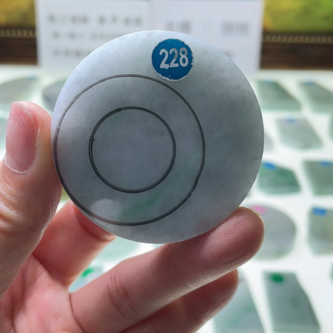 定制翡翠未镶嵌挂件