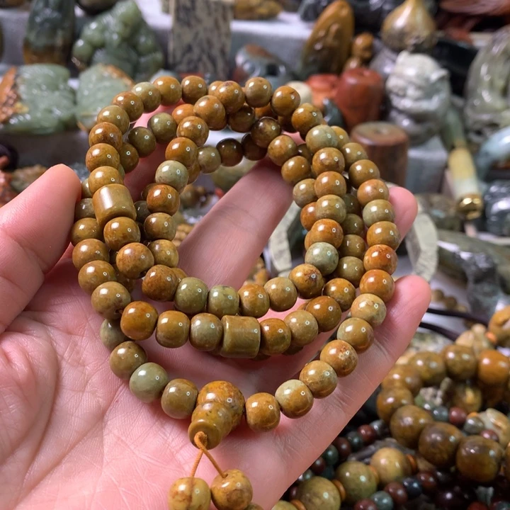 未镶嵌岫岩河磨玉（透闪石质玉）把件