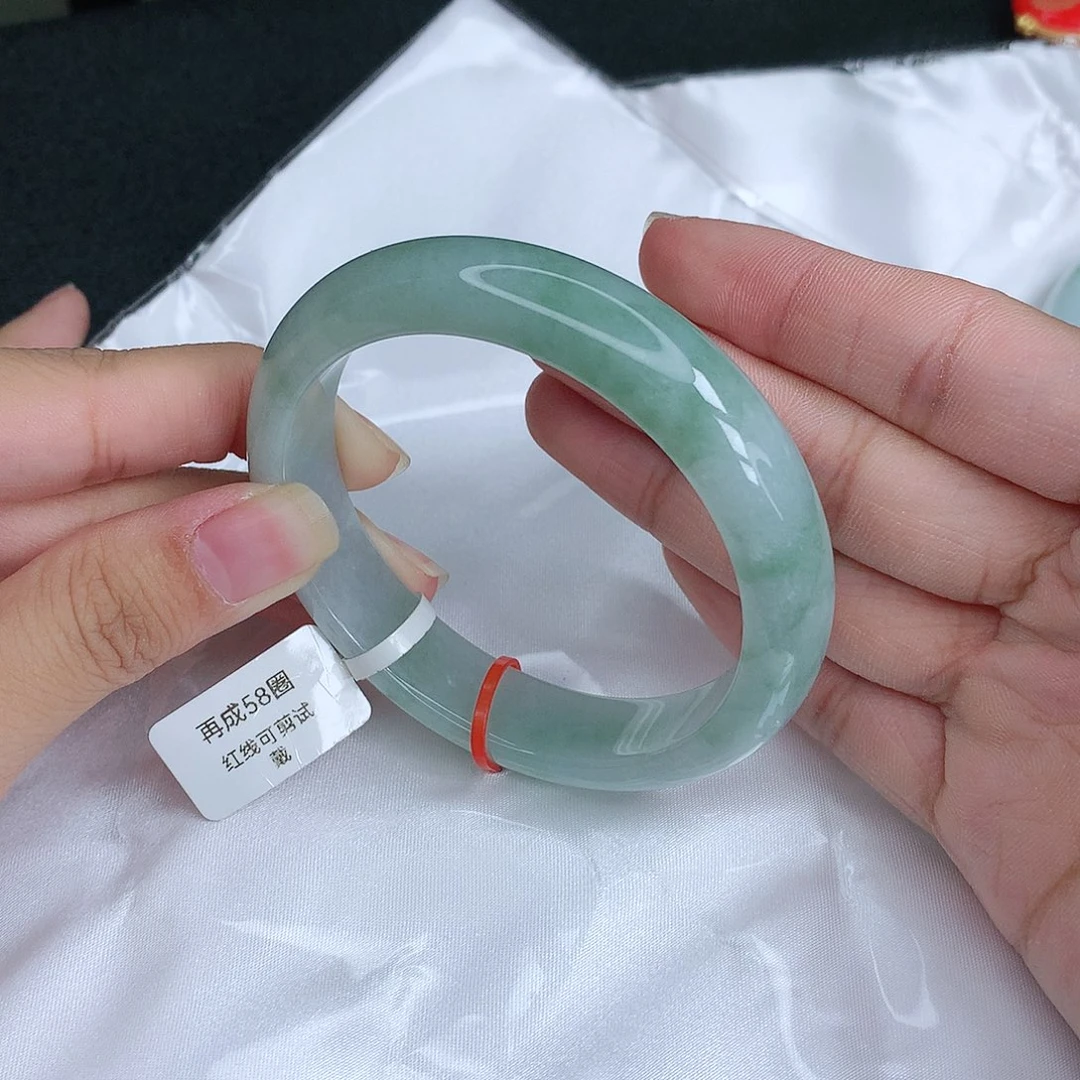 【闪购商品】未镶嵌手镯翡翠57.58绿底飘绿