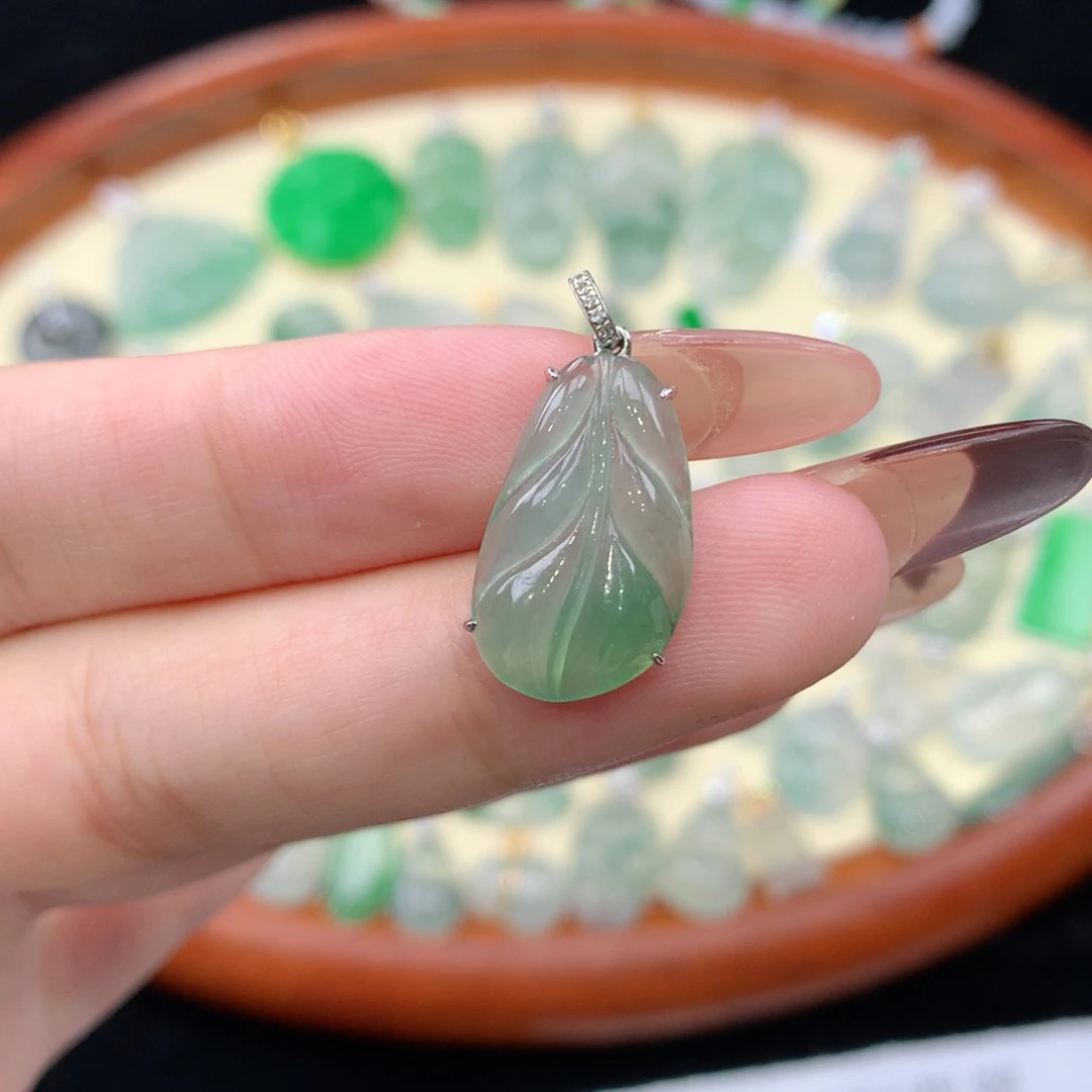 颈饰18K金镶嵌翡翠天然缅甸A货翡翠叶子