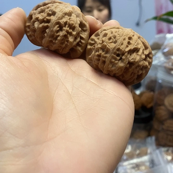 文玩核桃把件43红皮宫灯修