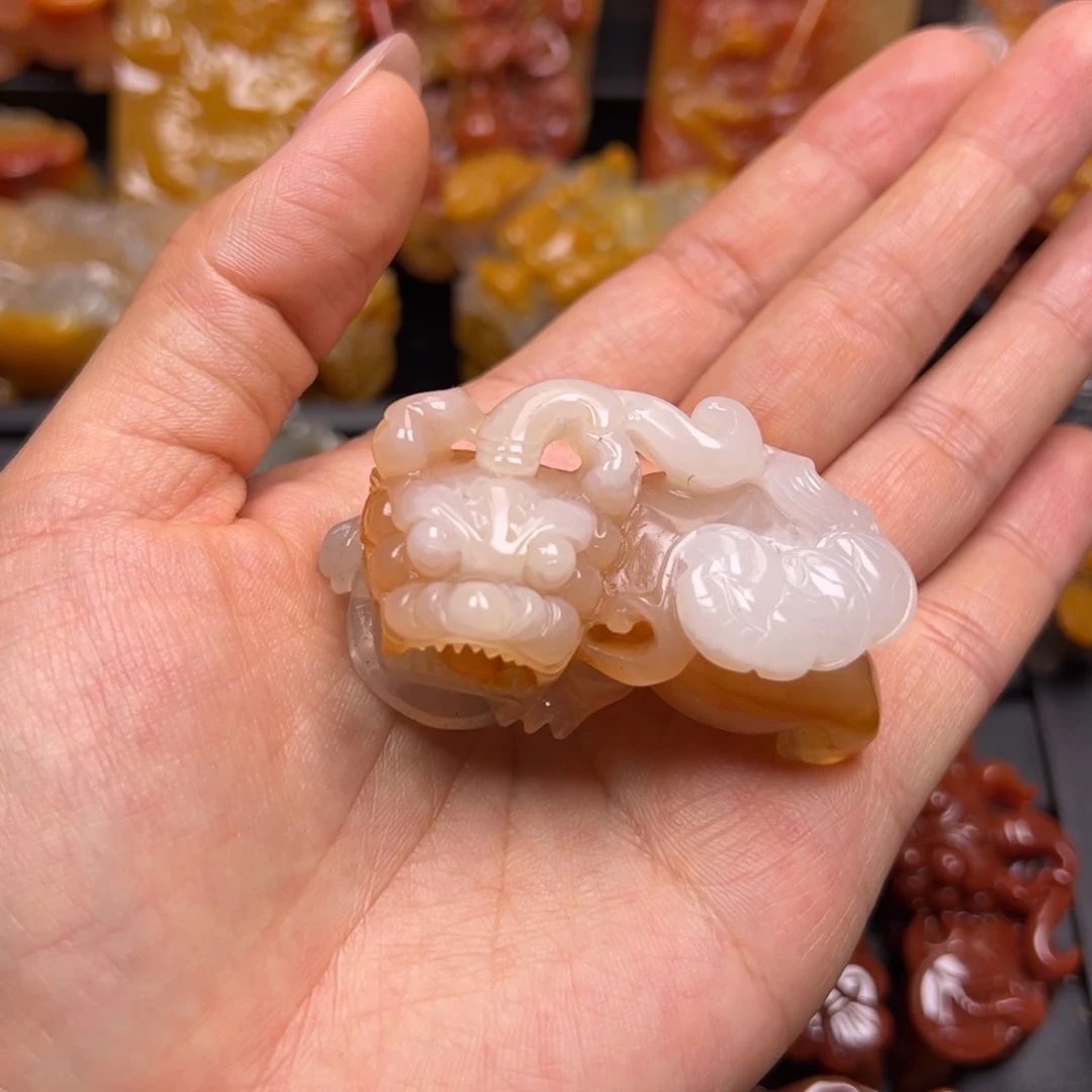 石英质玉（黄龙玉）未镶嵌颈饰