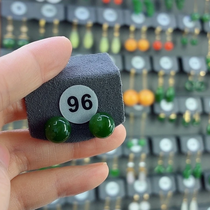 和田玉18K金镶嵌耳饰