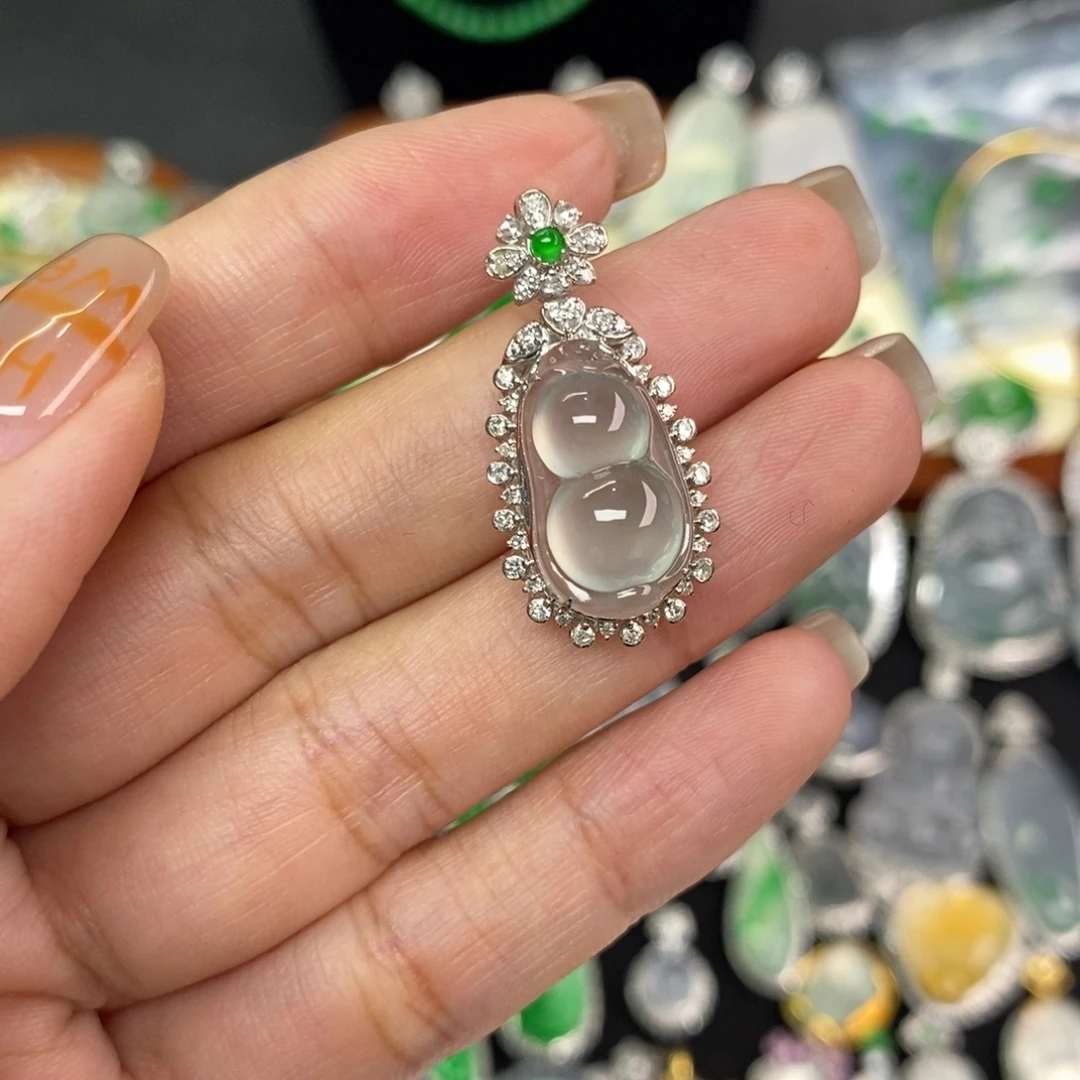 翡翠18K金镶嵌颈饰A货翡翠