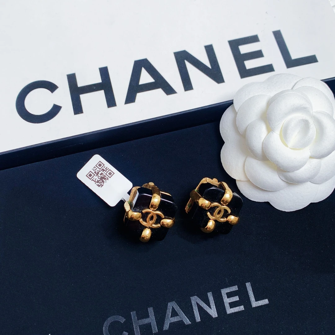 95新 Chanel/香奈儿 柚礼中古/香奈儿黑色方块双c耳夹NZ405141
