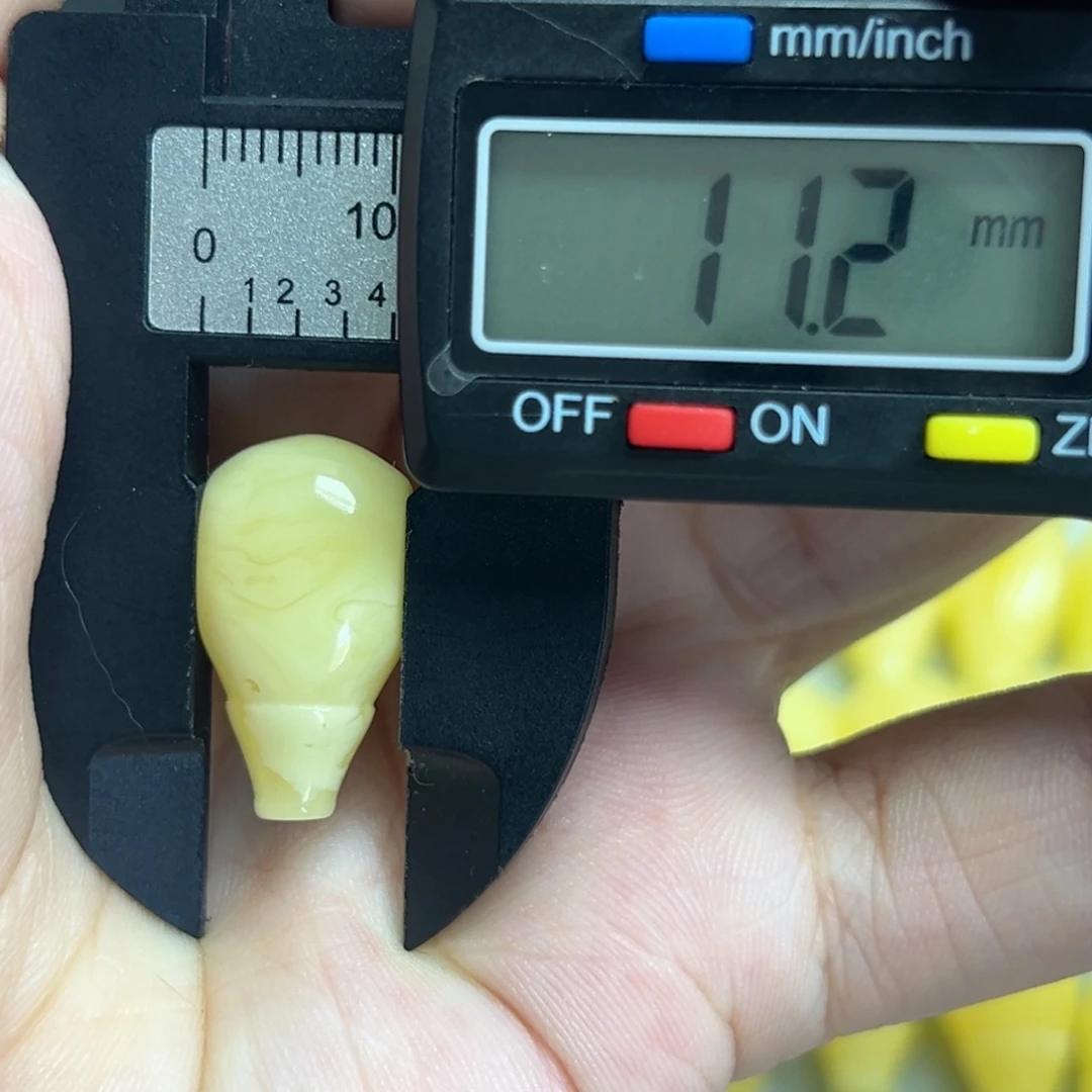 裸石琥珀未镶嵌三通