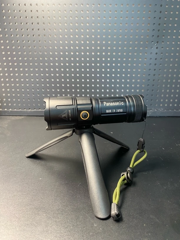 户外探险必备可充电变焦远射高亮筒