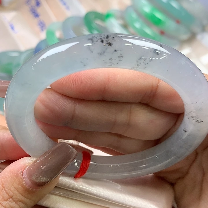 翡翠未镶嵌手镯55.6圆条