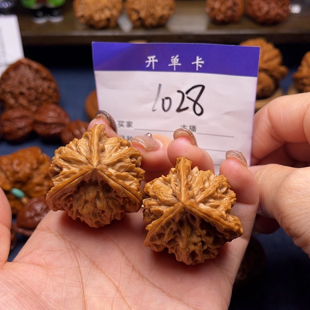 文玩核桃吊坠盘山三棱38