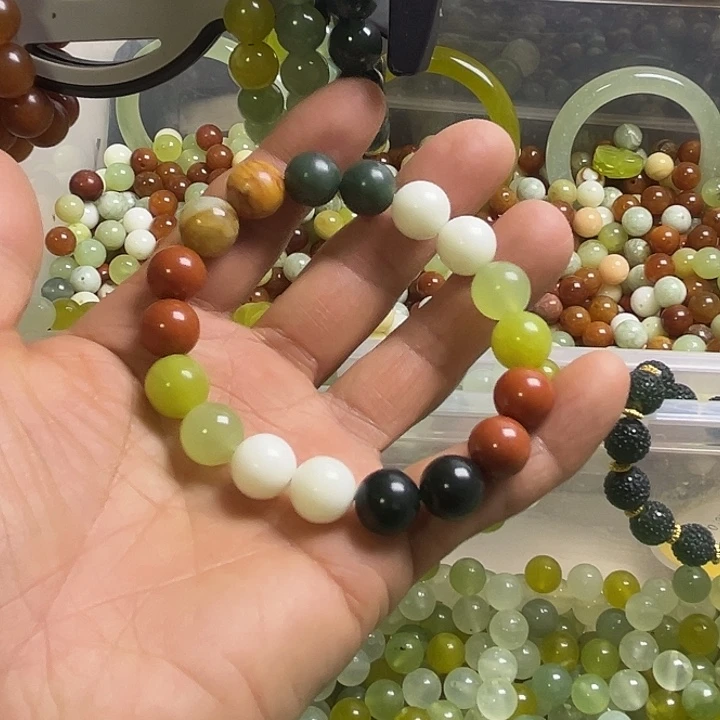 合金蛇纹石玉颈饰