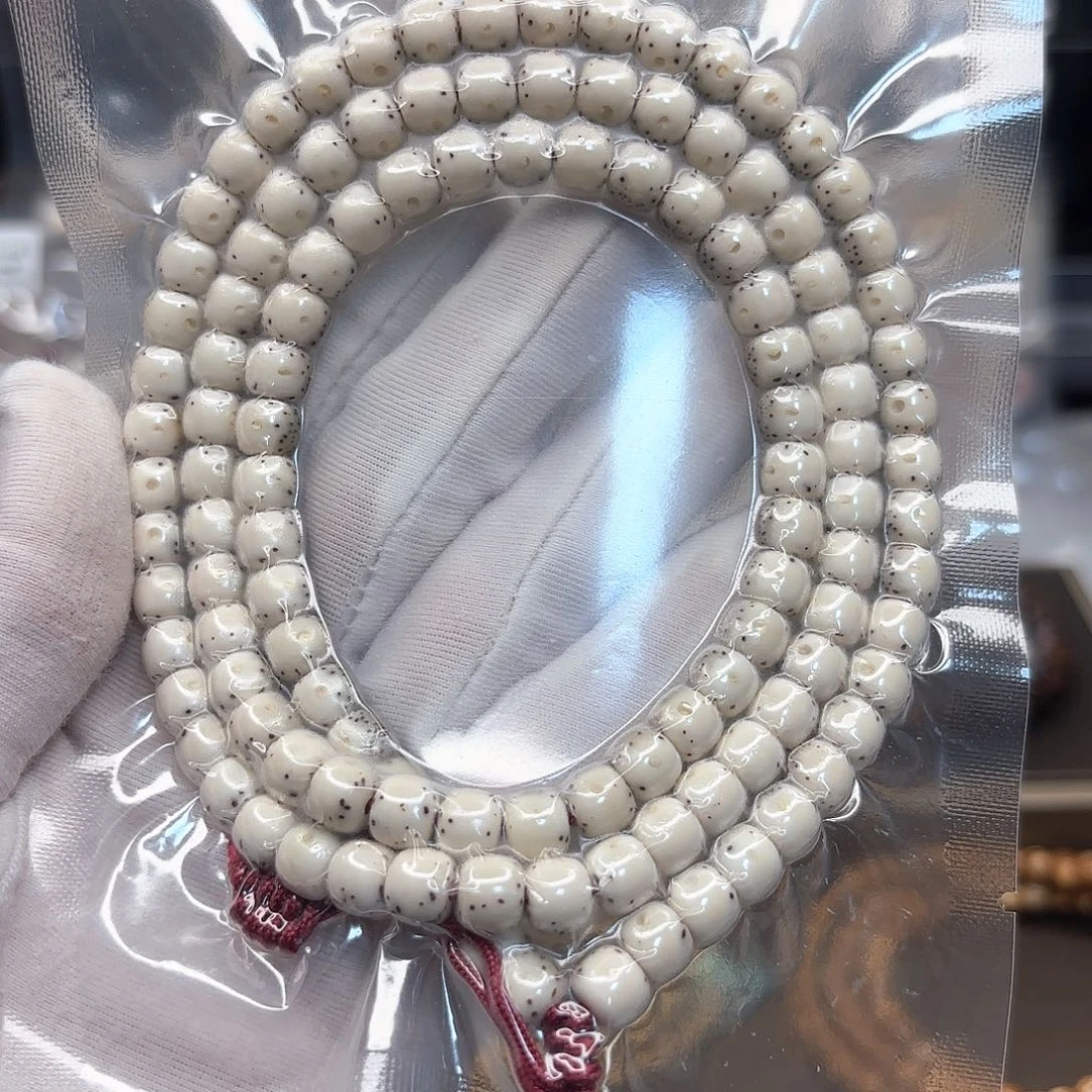 星月菩提吊坠头货石玉骨瓷白7*6月三分之二大留白星稀细