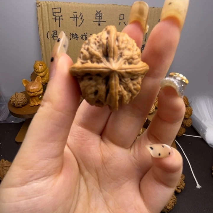 F***七桃核吊坠四棱单只异型有瑕