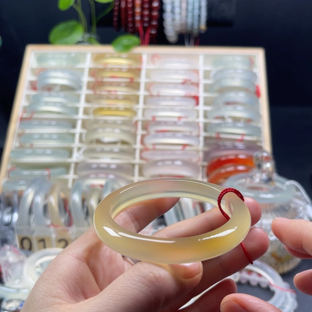 玛瑙/玉髓未镶嵌手镯