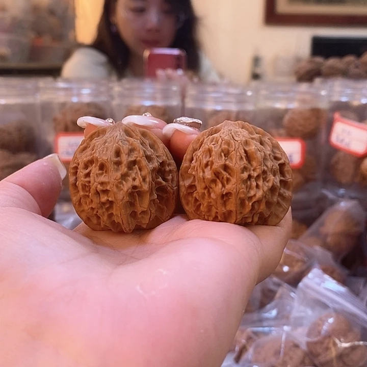 文玩核桃吊坠36平顶狮子头