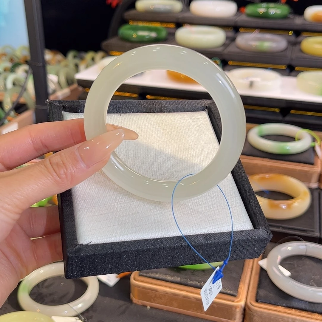 和田玉未镶嵌手镯55 56