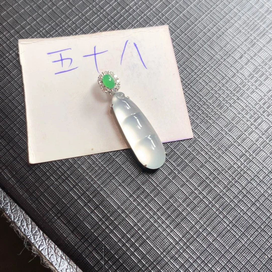 颈饰18K金镶嵌翡翠翡翠