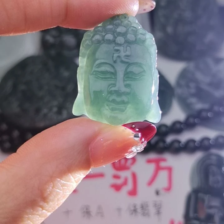 翡翠颈饰未镶嵌天然的A货翡翠多样性发货