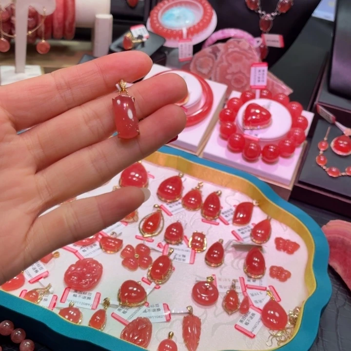 菱锰矿（红纹石）18K金镶嵌颈饰