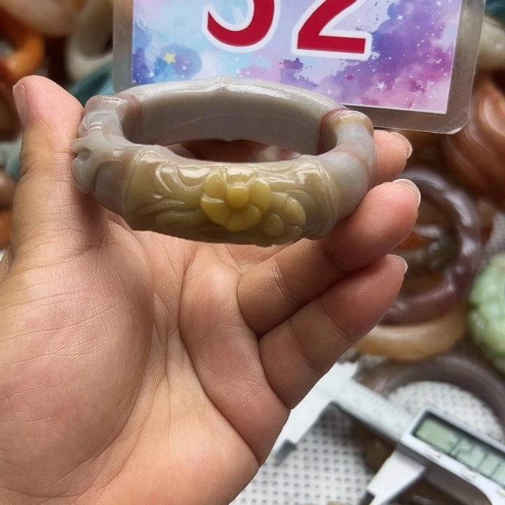 石英岩玉手镯未镶嵌