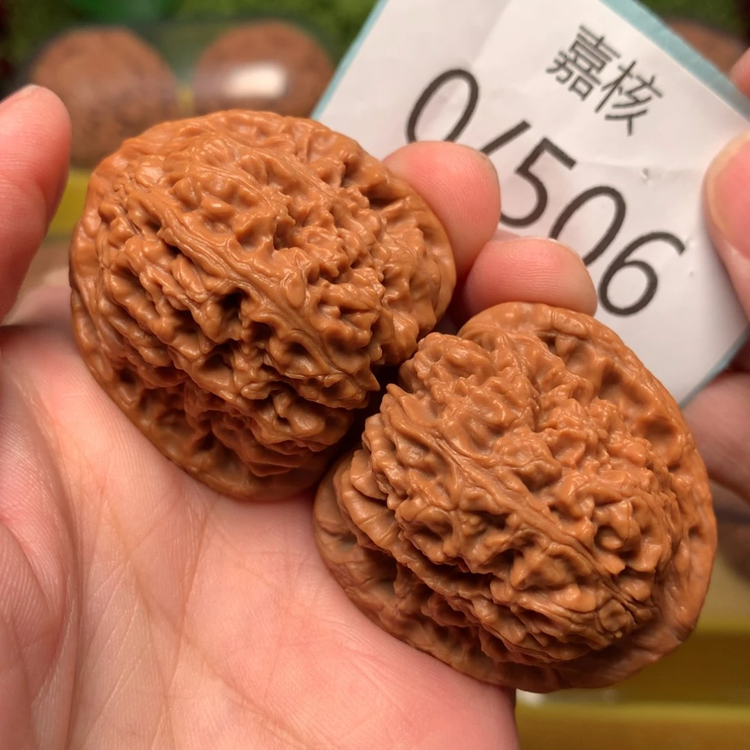 文玩核桃把件红皮炮弹南疆石39