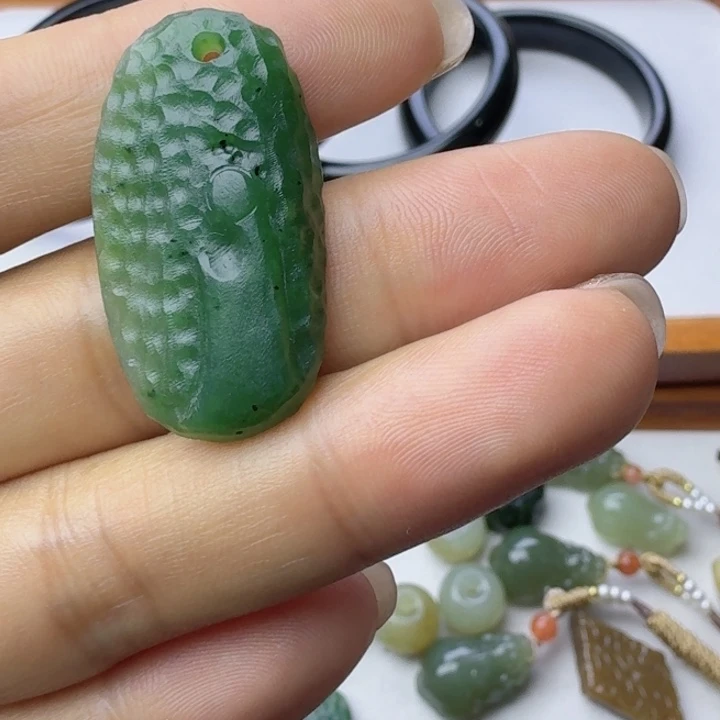 卷***@和田玉未镶嵌挂件