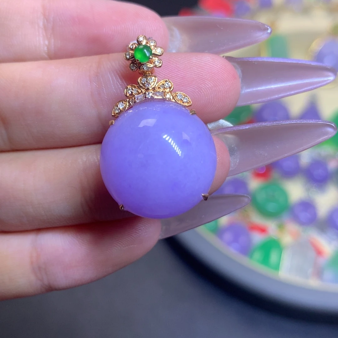 翡翠18K金镶嵌颈饰