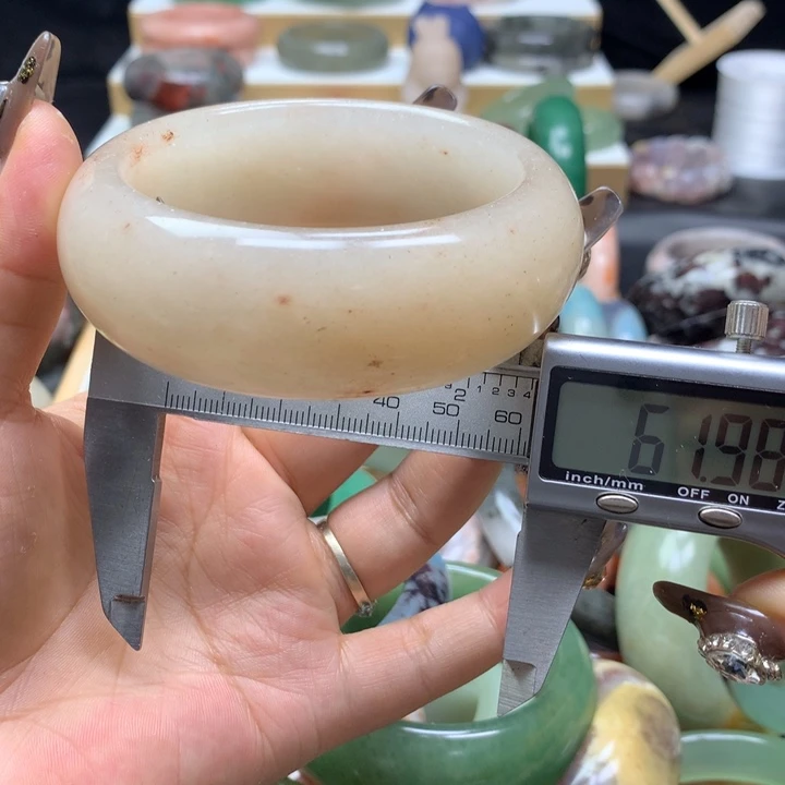 未镶嵌手镯石英质玉