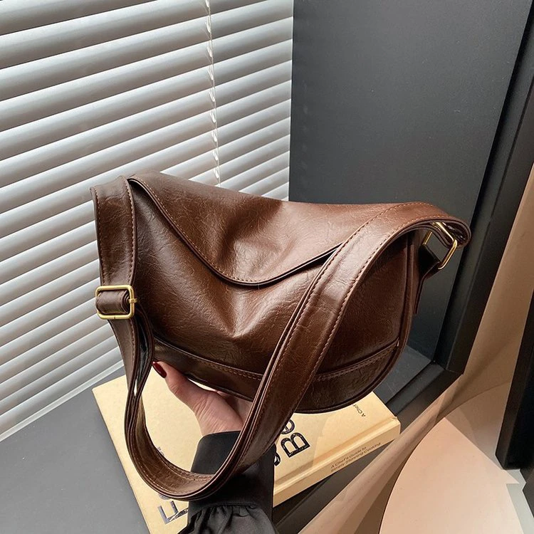 AA高级女2025新款流行休闲简约小众洋气百搭单肩斜挎包1154