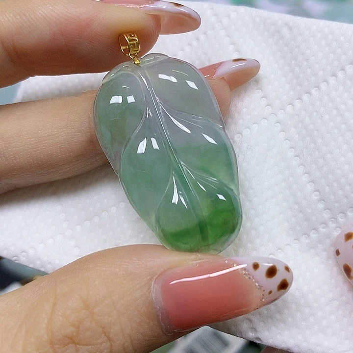 翡翠18K金镶嵌颈饰挂件