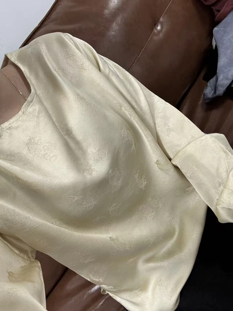 织金桑蚕丝！织金草染双鱼纹三色上衣