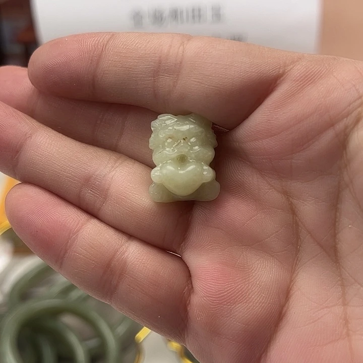 颈饰未镶嵌和田玉吞金兽吊坠