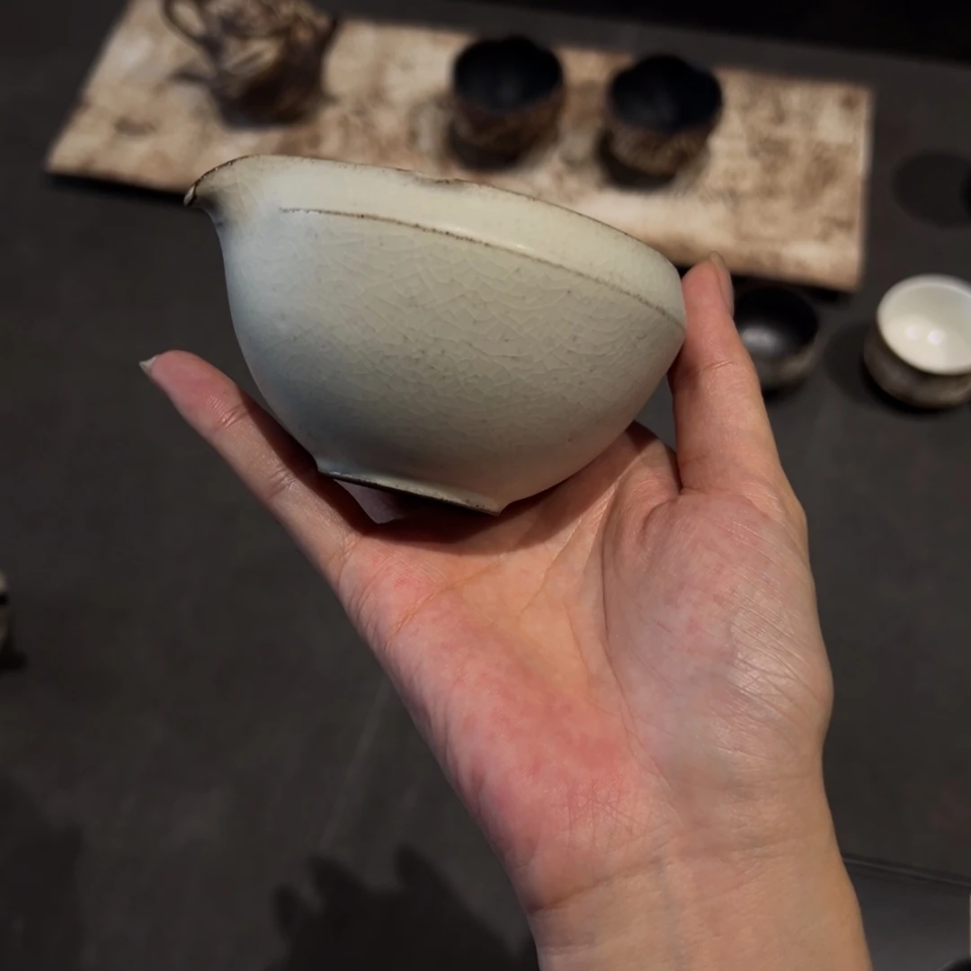 瓷片陶瓷。       陶瓷。