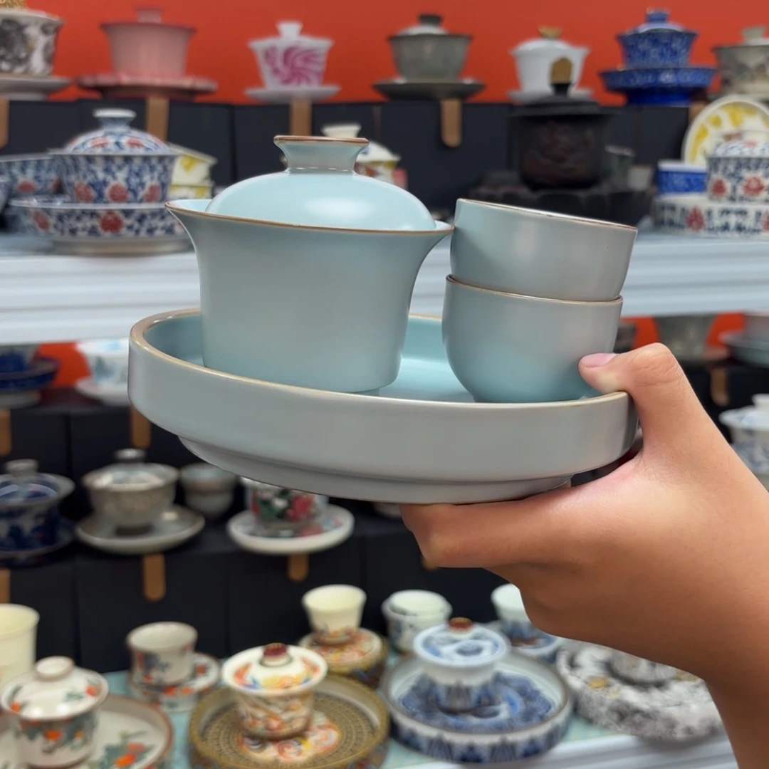 茶具是指由两块金属做成