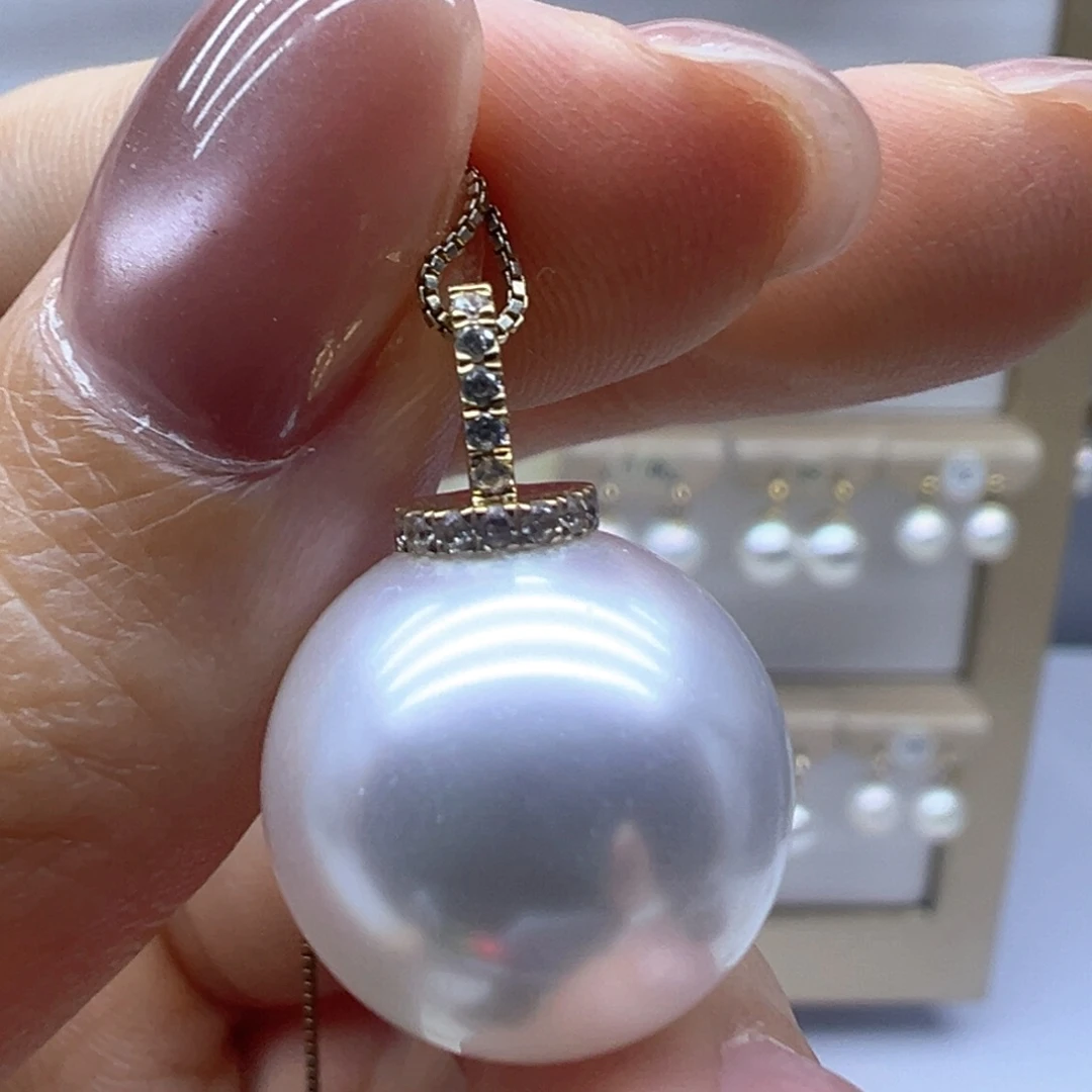 淡水珍珠18K金镶嵌颈饰