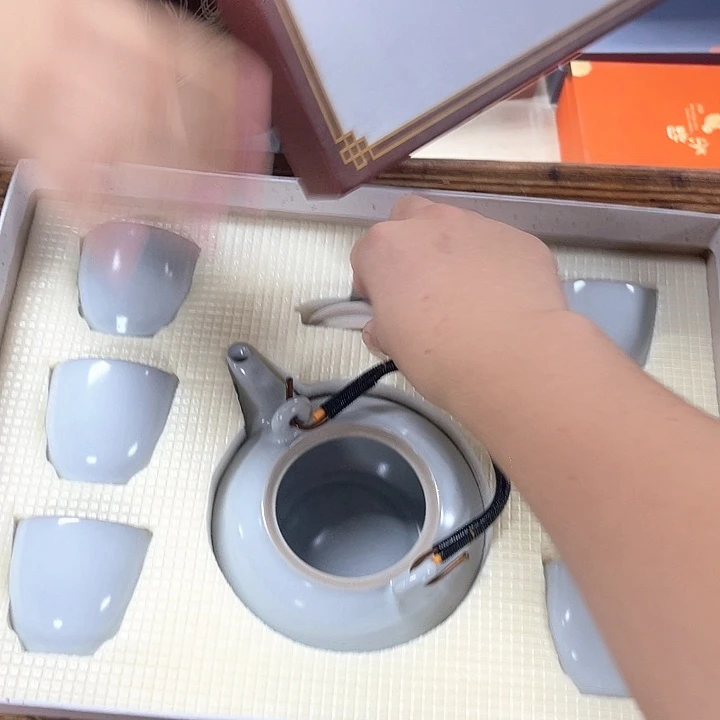 孤品茶具套装等。