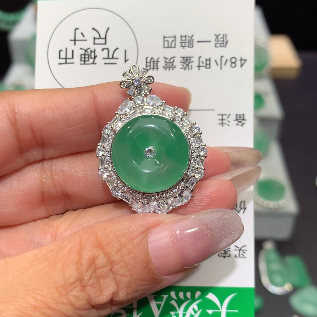 颈饰银S925镶嵌石英质玉（非洲翠）