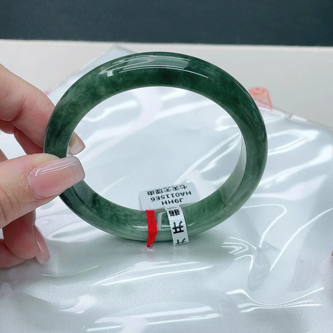 翡翠手镯未镶嵌正63