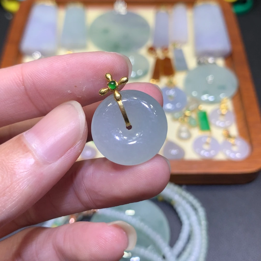 吊坠(不含链)18K金镶嵌翡翠