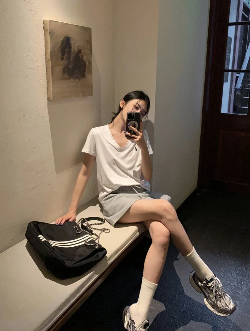 小马V领刺绣经典休闲T恤短袖显瘦