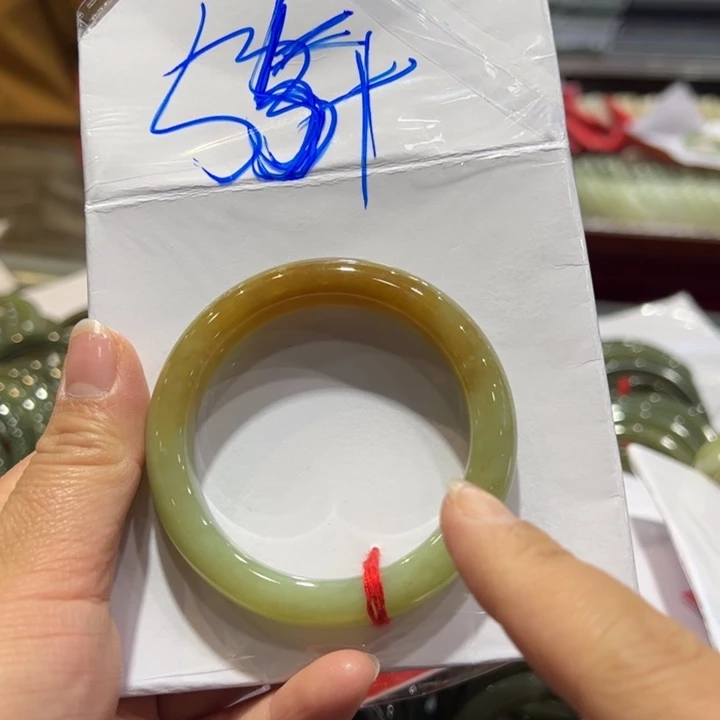 ๓***子和田玉未镶嵌手镯