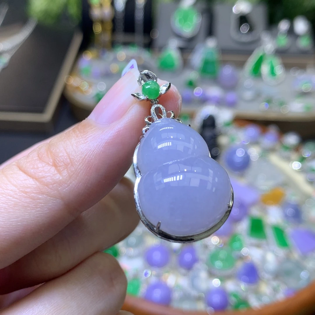 颈饰18K金镶嵌翡翠